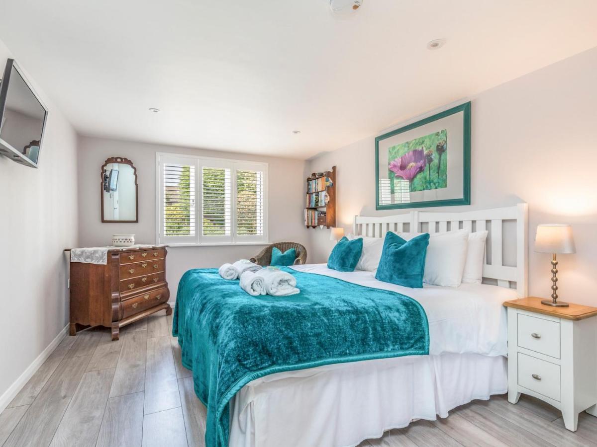 Pass The Keys Charming Apartment Attached To Thatched Cottage Chichester Eksteriør bilde