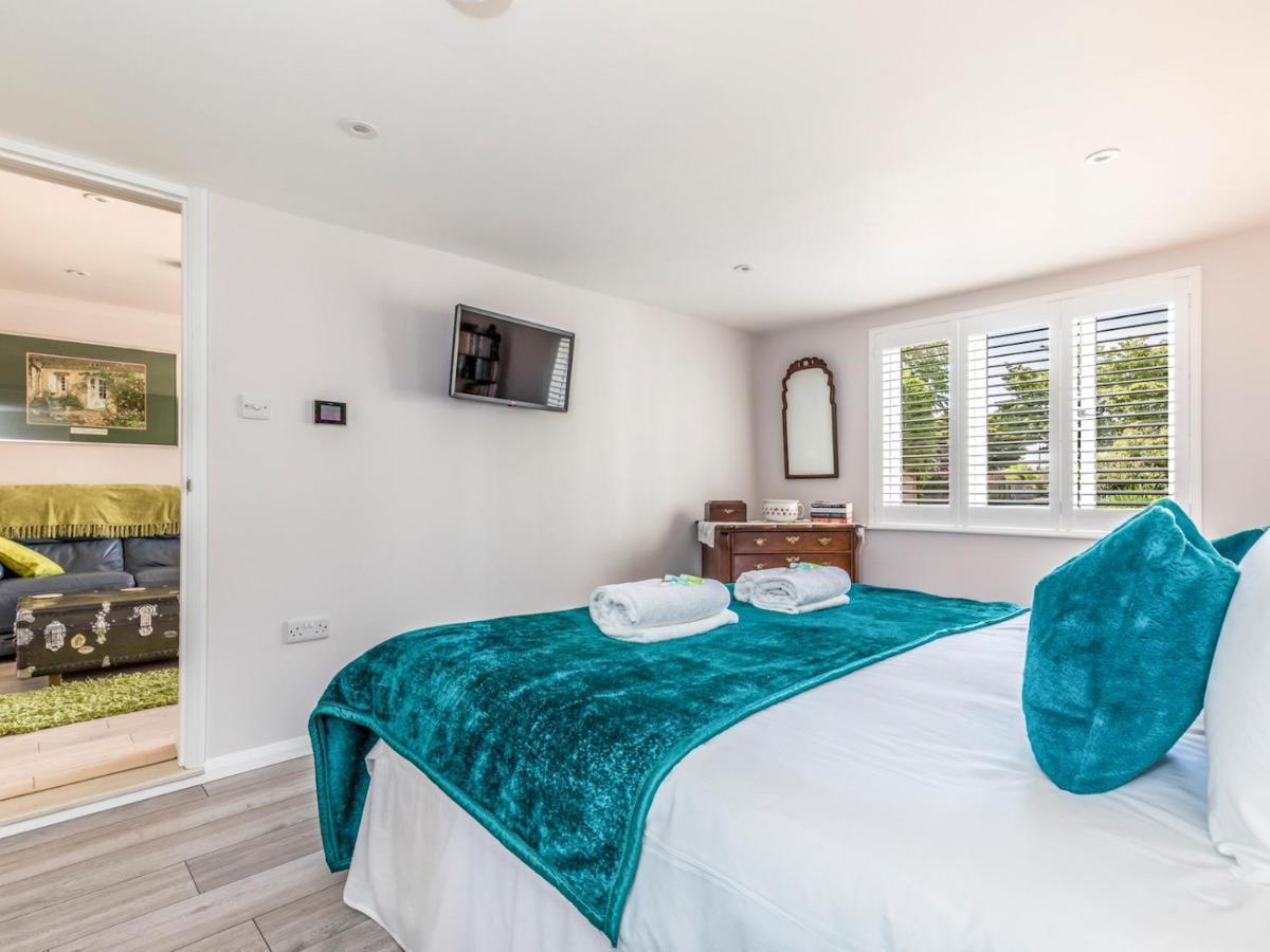 Pass The Keys Charming Apartment Attached To Thatched Cottage Chichester Eksteriør bilde