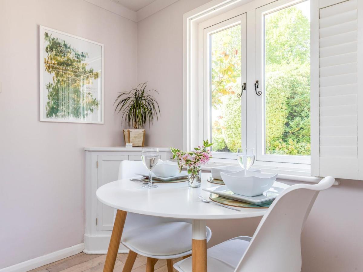 Pass The Keys Charming Apartment Attached To Thatched Cottage Chichester Eksteriør bilde