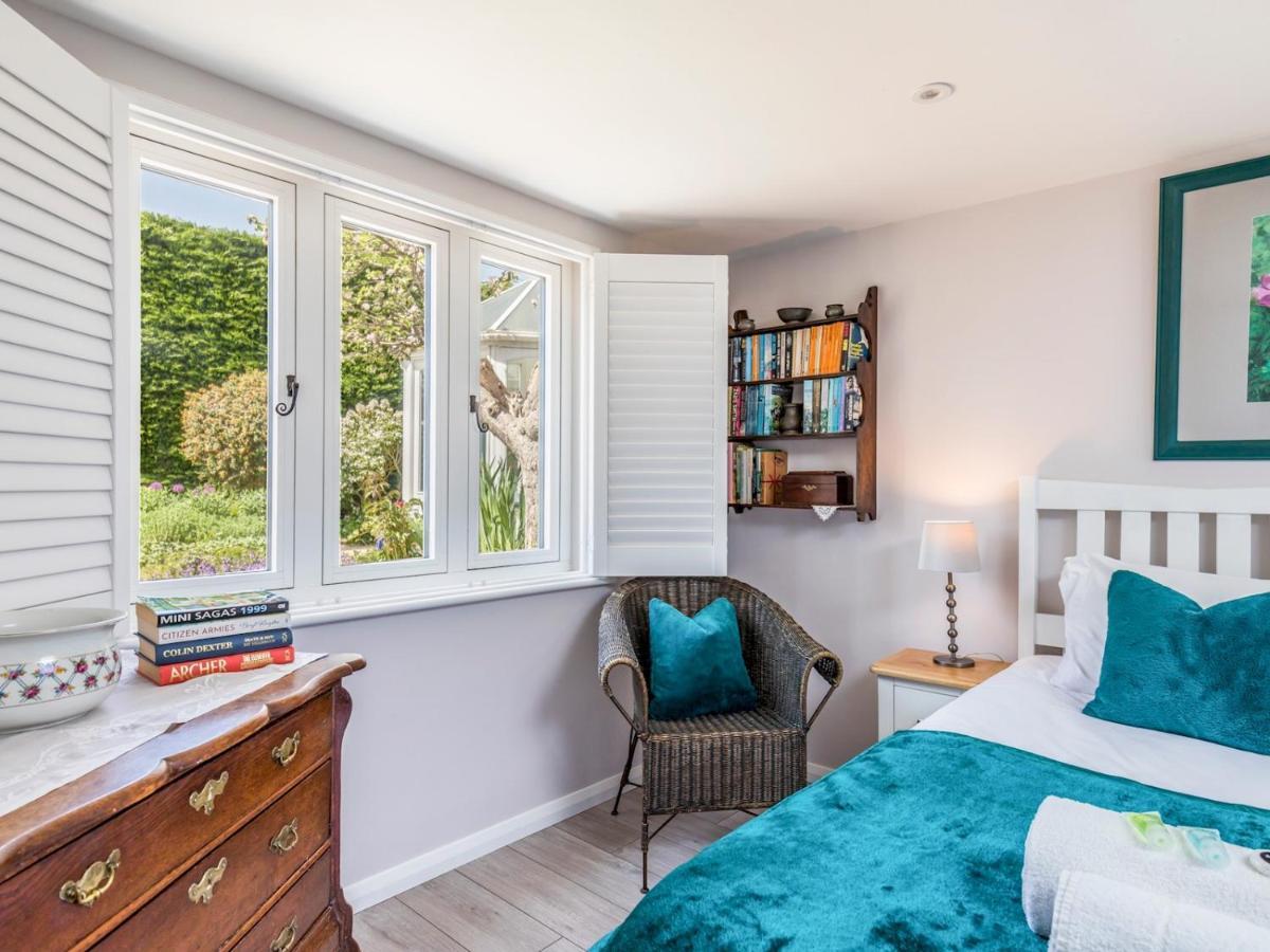 Pass The Keys Charming Apartment Attached To Thatched Cottage Chichester Eksteriør bilde