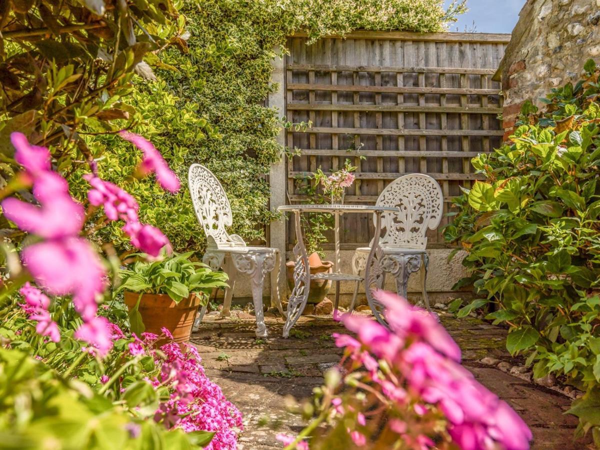 Pass The Keys Charming Apartment Attached To Thatched Cottage Chichester Eksteriør bilde