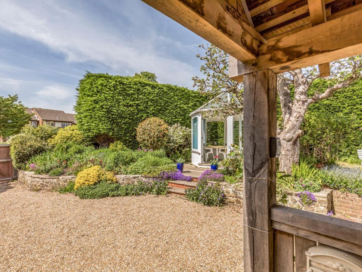 Pass The Keys Charming Apartment Attached To Thatched Cottage Chichester Eksteriør bilde