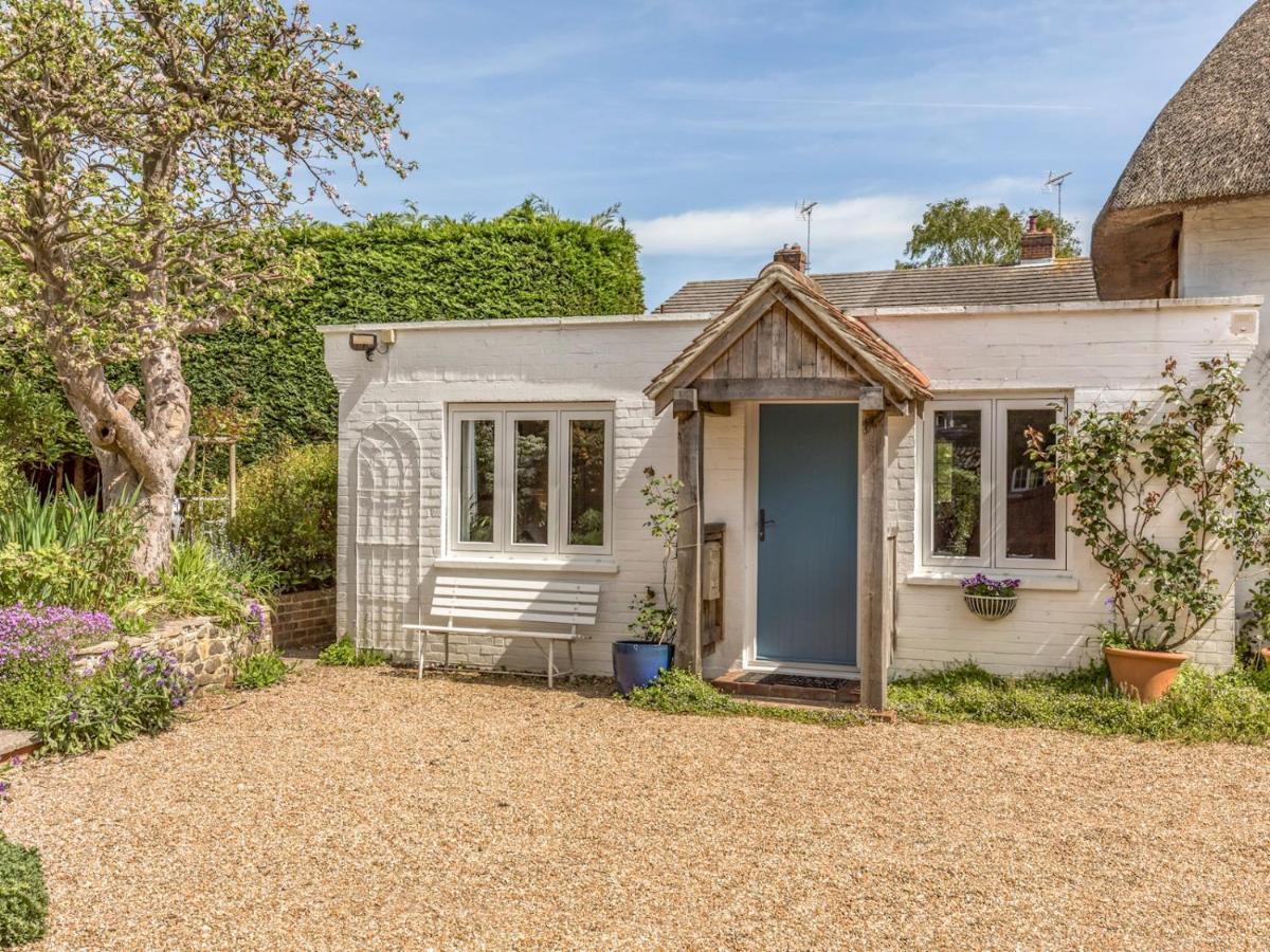 Pass The Keys Charming Apartment Attached To Thatched Cottage Chichester Eksteriør bilde