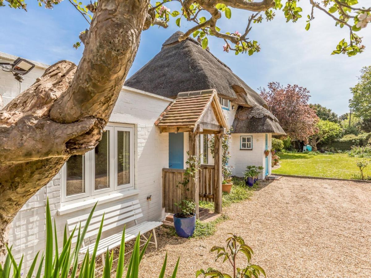 Pass The Keys Charming Apartment Attached To Thatched Cottage Chichester Eksteriør bilde