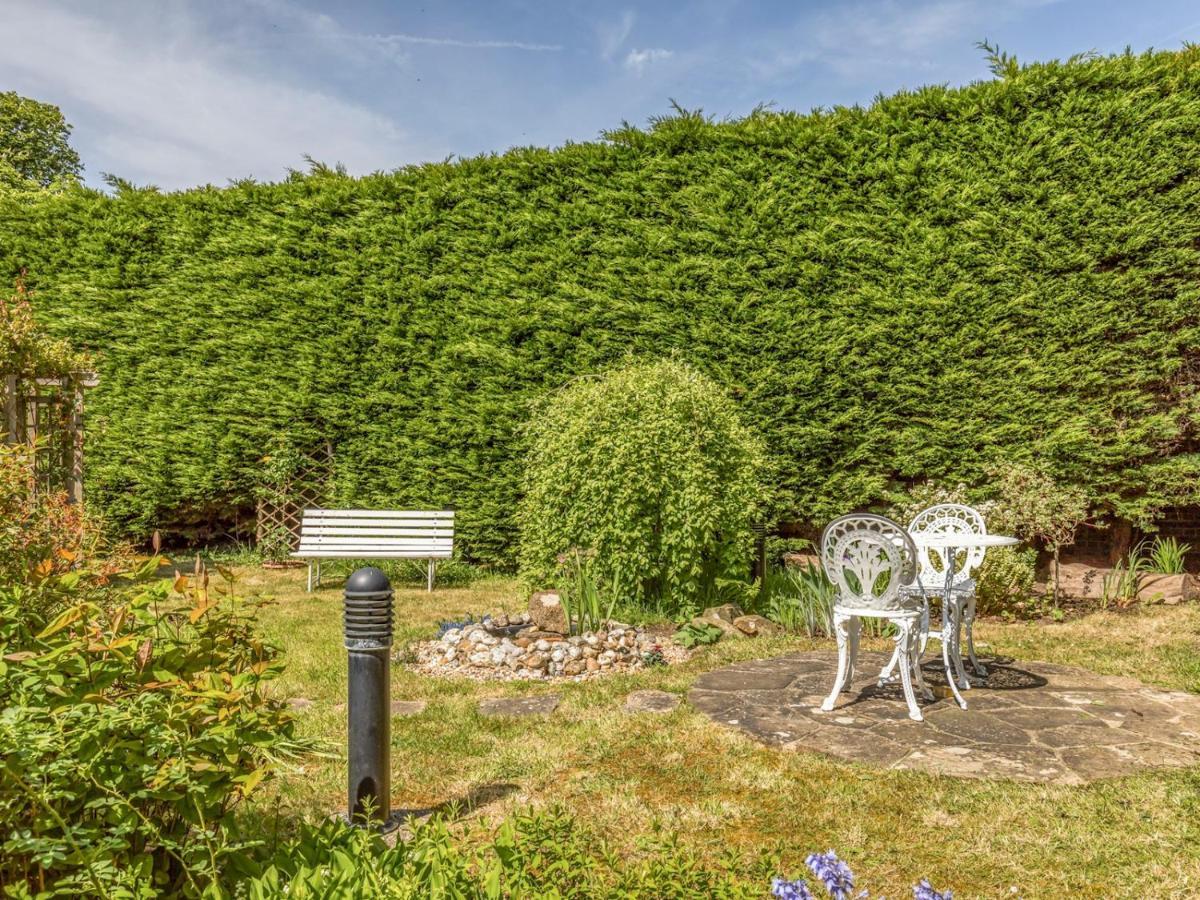 Pass The Keys Charming Apartment Attached To Thatched Cottage Chichester Eksteriør bilde