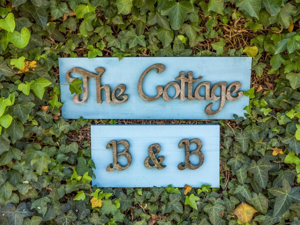 Pass The Keys Charming Apartment Attached To Thatched Cottage Chichester Eksteriør bilde