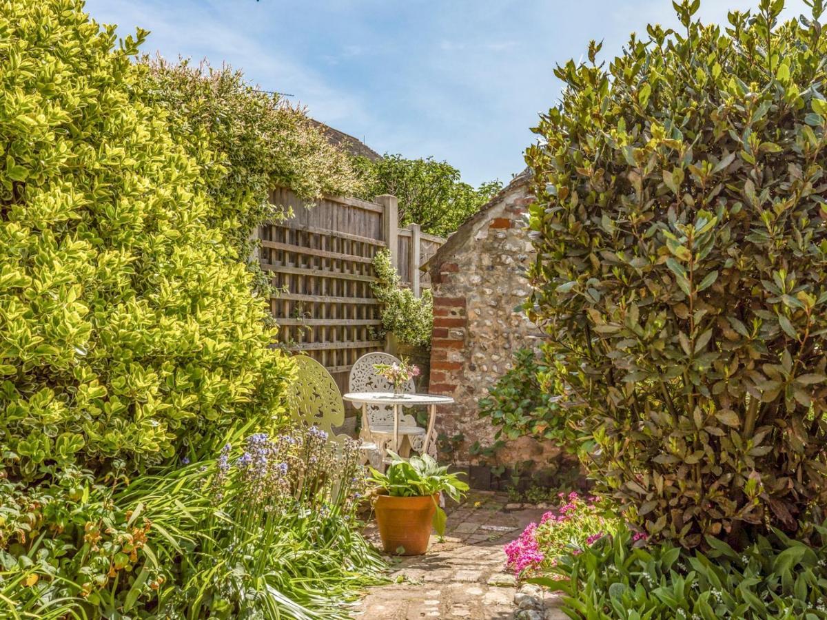 Pass The Keys Charming Apartment Attached To Thatched Cottage Chichester Eksteriør bilde