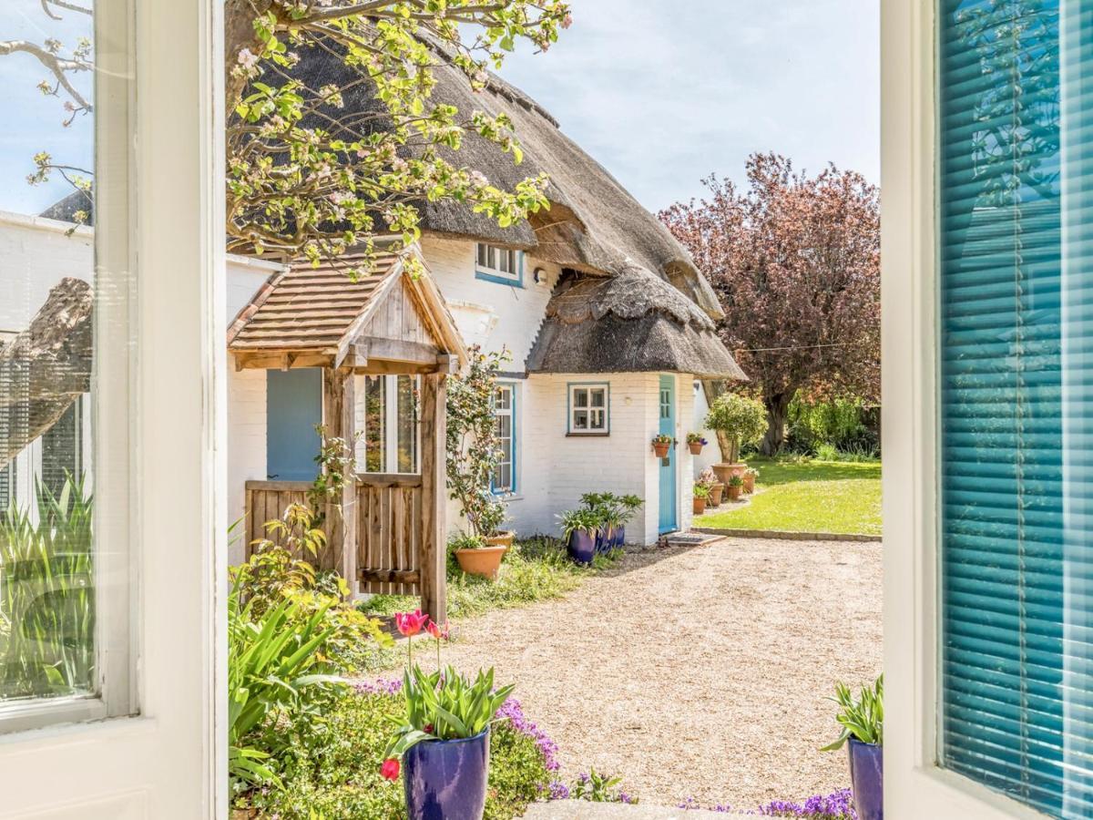 Pass The Keys Charming Apartment Attached To Thatched Cottage Chichester Eksteriør bilde