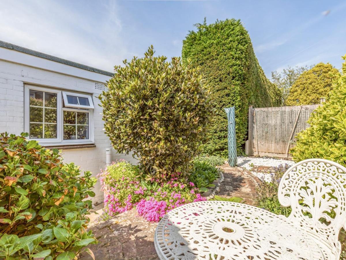 Pass The Keys Charming Apartment Attached To Thatched Cottage Chichester Eksteriør bilde