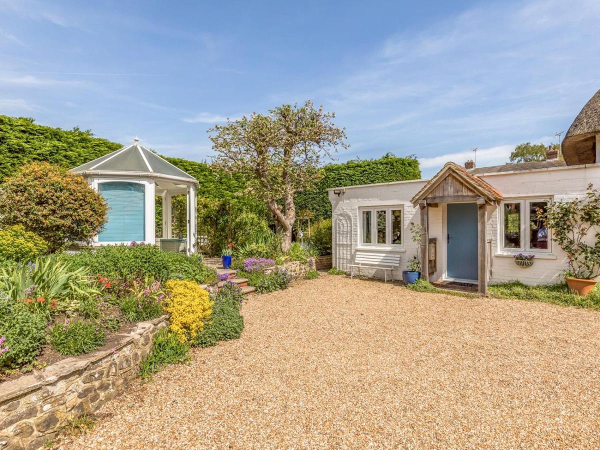 Pass The Keys Charming Apartment Attached To Thatched Cottage Chichester Eksteriør bilde