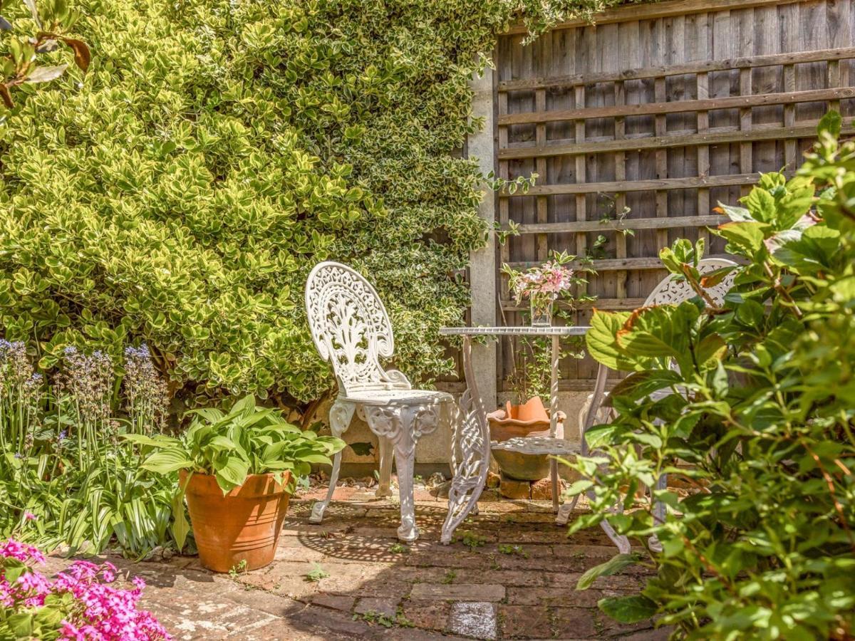 Pass The Keys Charming Apartment Attached To Thatched Cottage Chichester Eksteriør bilde