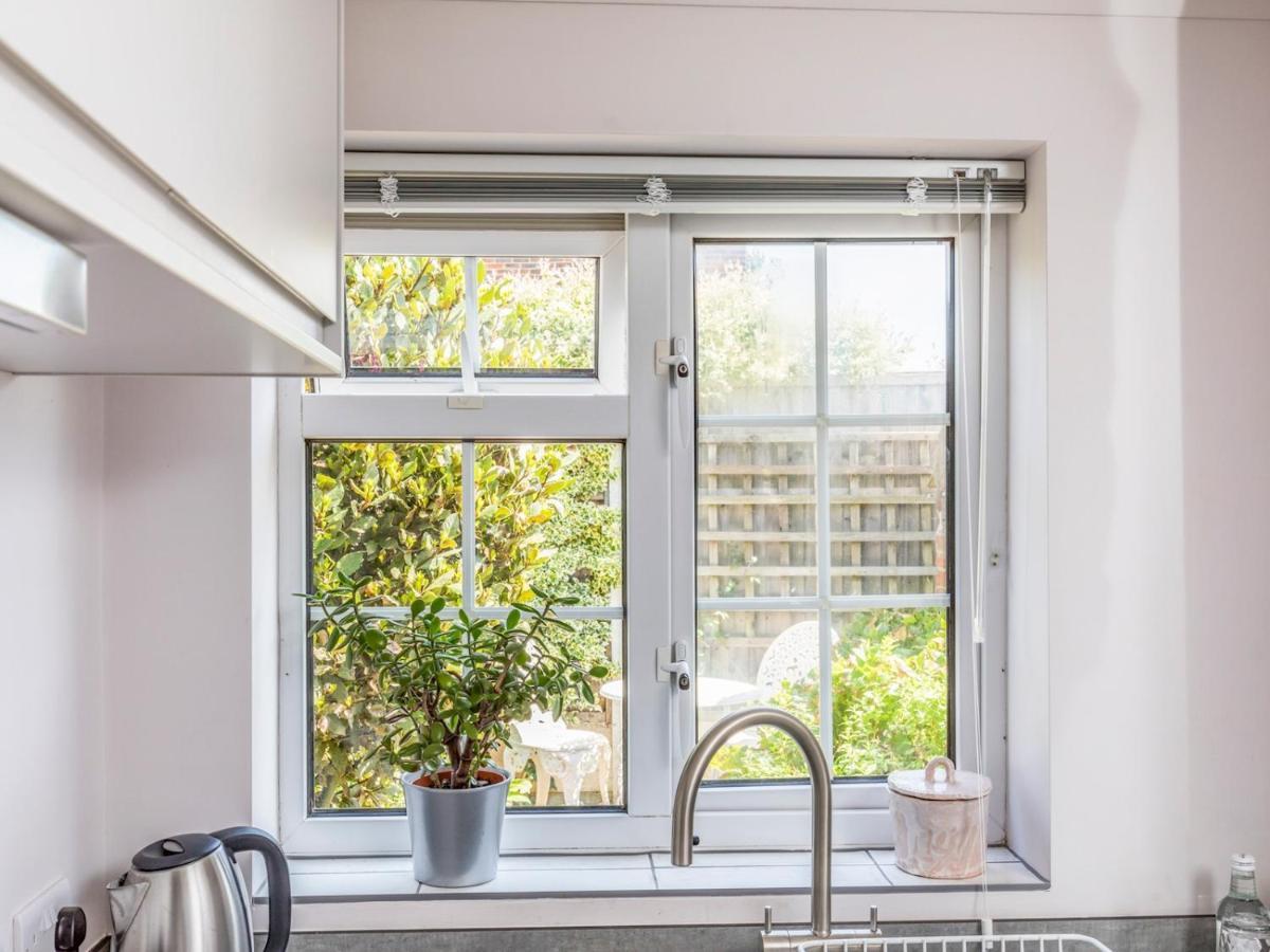 Pass The Keys Charming Apartment Attached To Thatched Cottage Chichester Eksteriør bilde